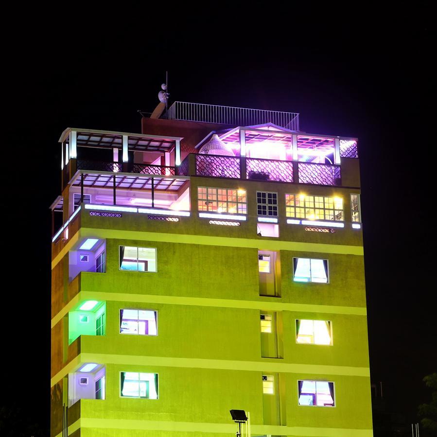 Six In One Hotel Malé Buitenkant foto